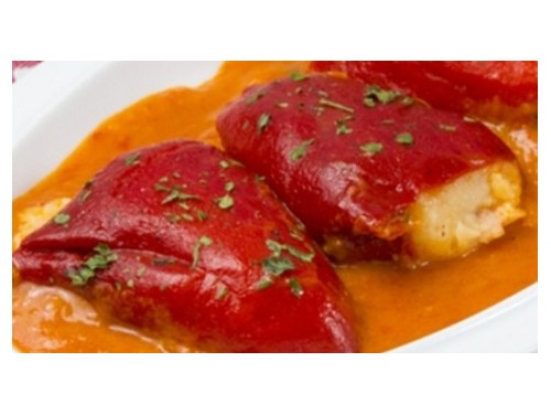 Pimientos rellenos de bacalao y langostinos.