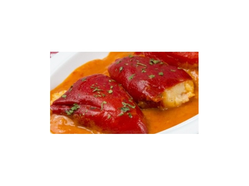 Pimientos rellenos de bacalao y langostinos.